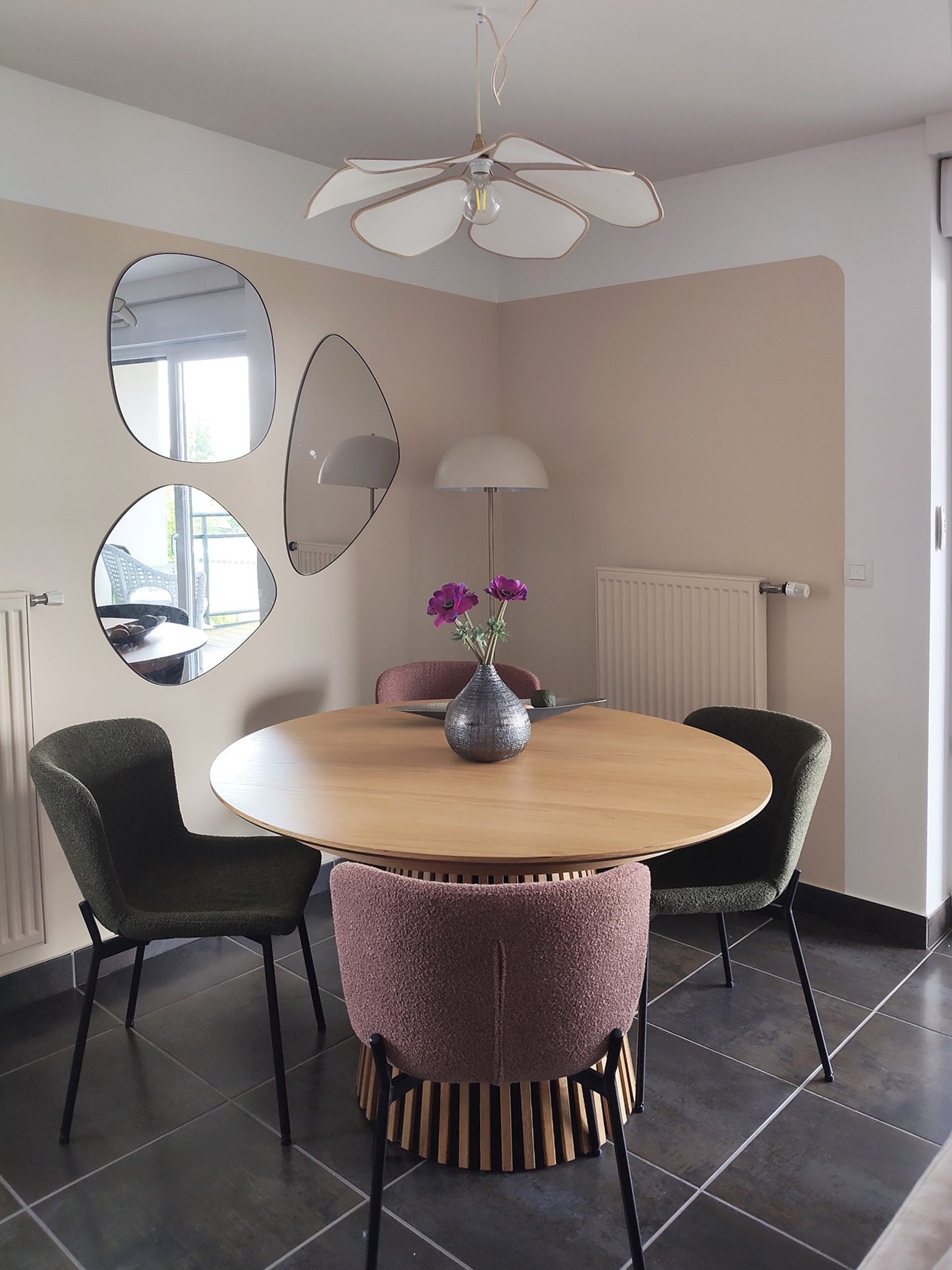 Le décor de Jules - Conseil en aménagement & décoration intérieure - Décoratrice d'intérieur et architecte d'intérieur Lille La madeleine Saint-andré-lez-lille Lambersart Bondues Marcq en baroeul Villeneuve d'Ascq - Mouvaux - Décoration colorée dans une pièce de vie